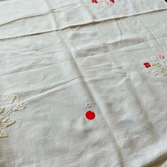 Vintage Embroidered Tablecloth Linen 50s Floral Pattern 32 x 48 u - Picture 7 of 9
